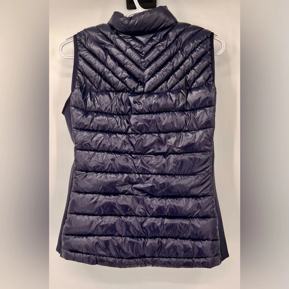 NWOT GAP Womens Small Puffer Vest Metallic Blue Full Zip Pockets Stretch Panels - Picture 2 of 8